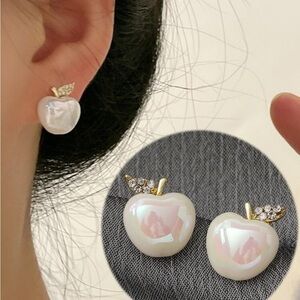 5/$25  Apples 🍎  Earrings